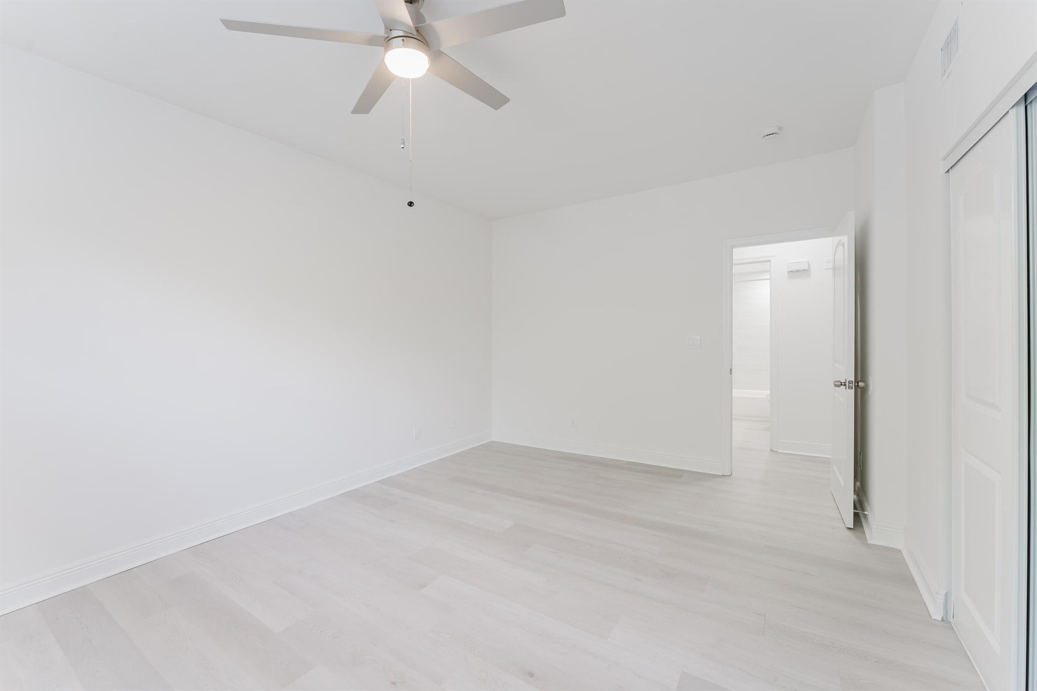 ESTADA OF LOS PASEOS - Residential Lease