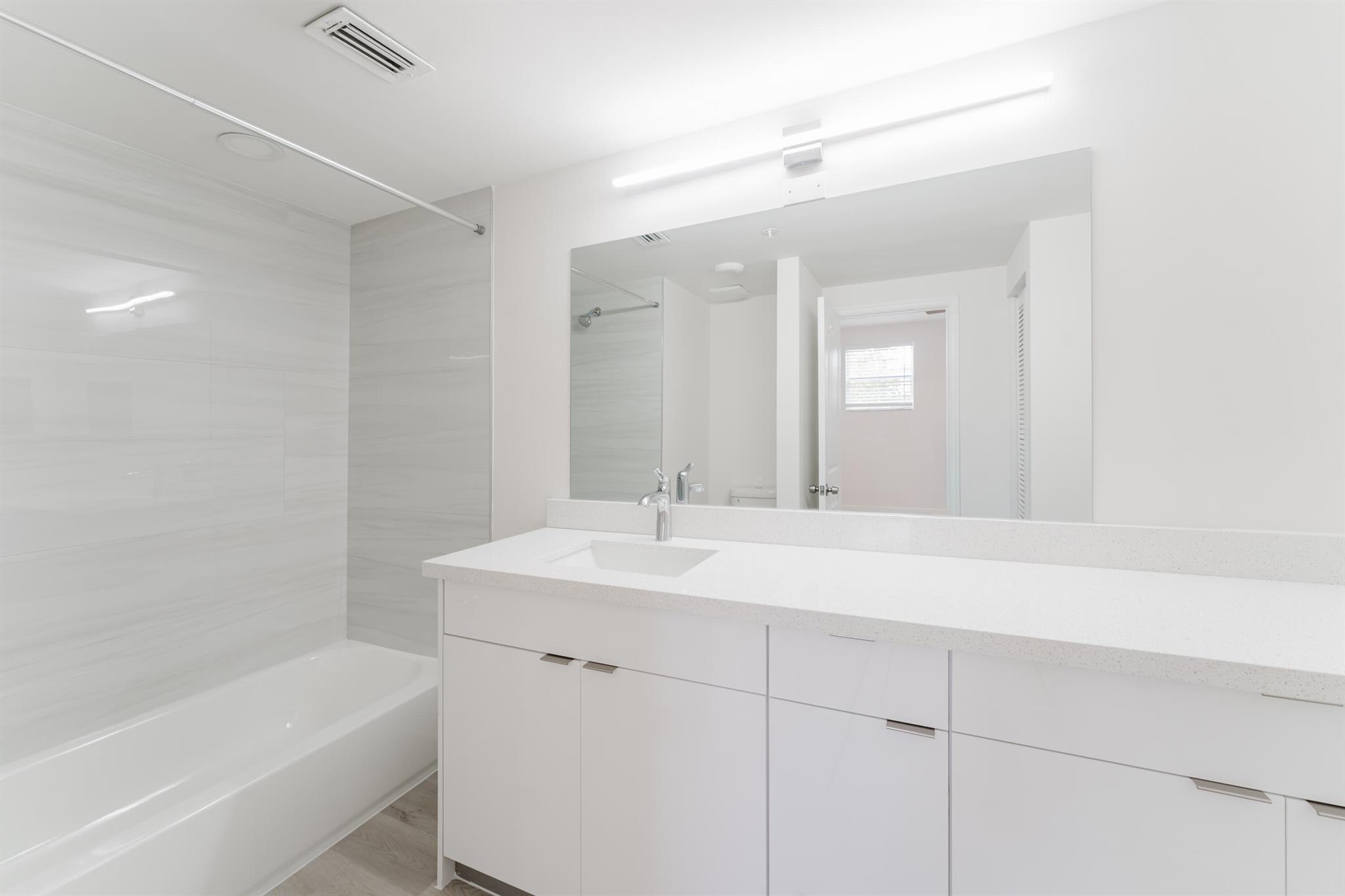 ESTADA OF LOS PASEOS - Residential Lease