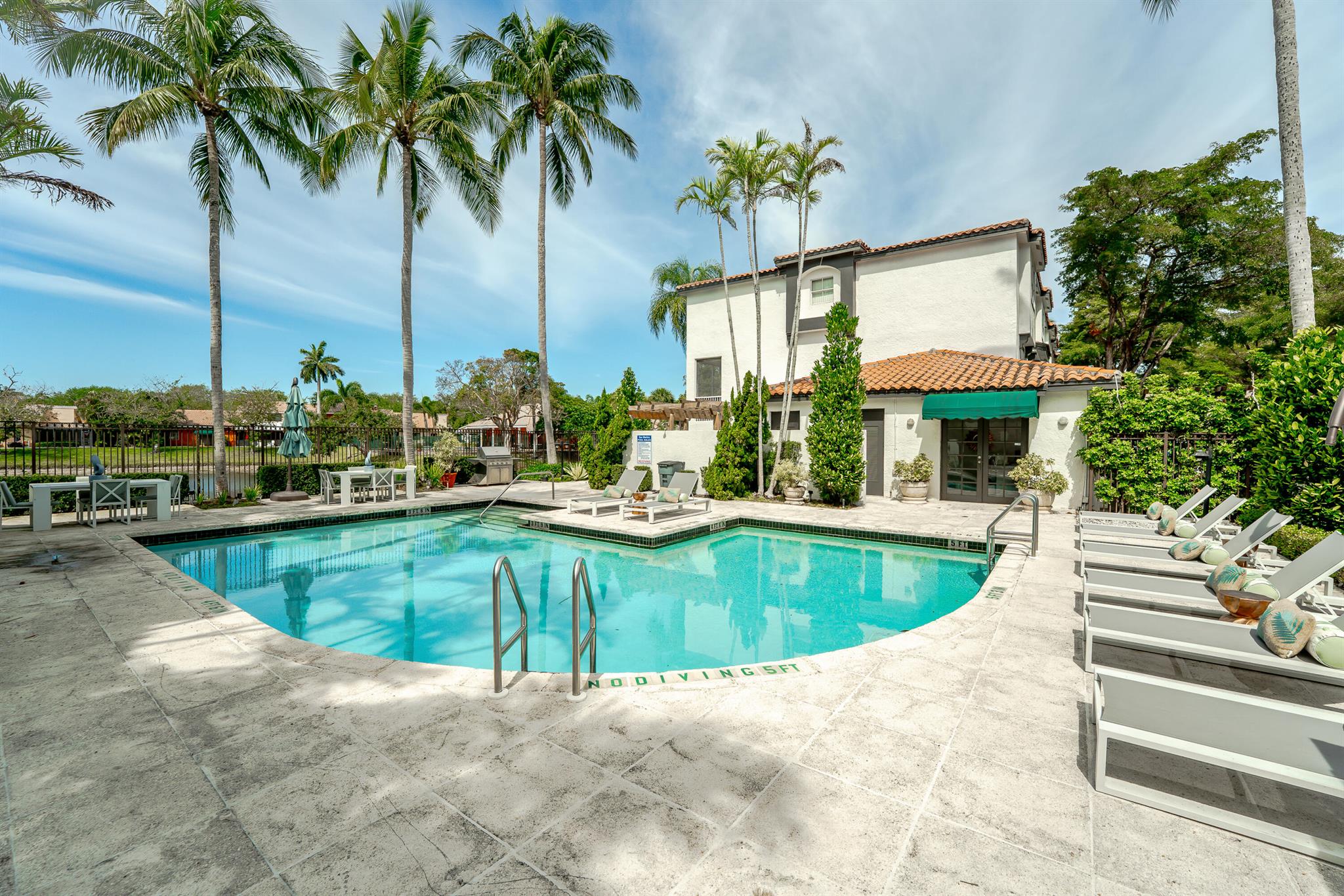 ESTADA OF LOS PASEOS - Residential Lease