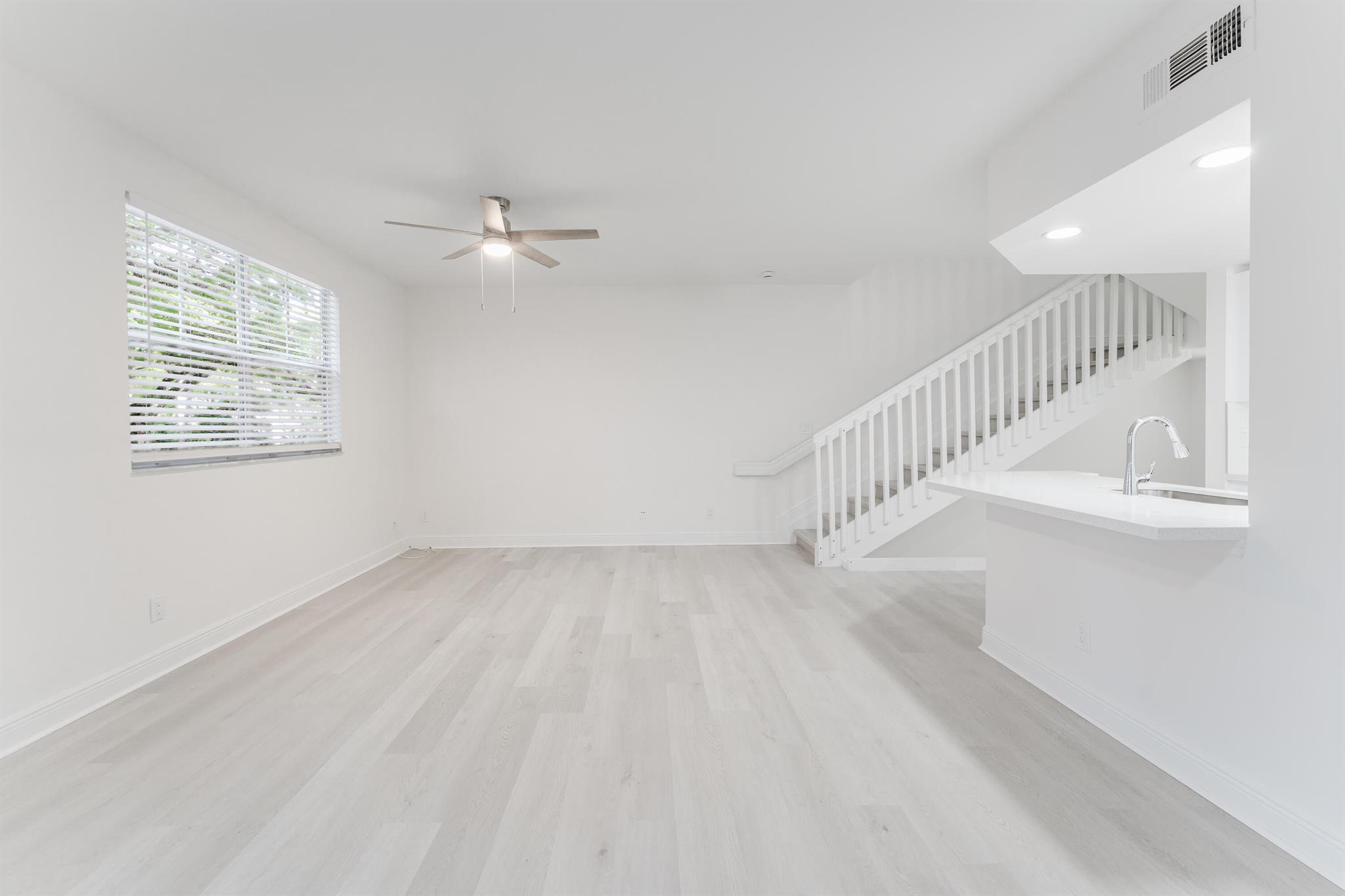 ESTADA OF LOS PASEOS - Residential Lease