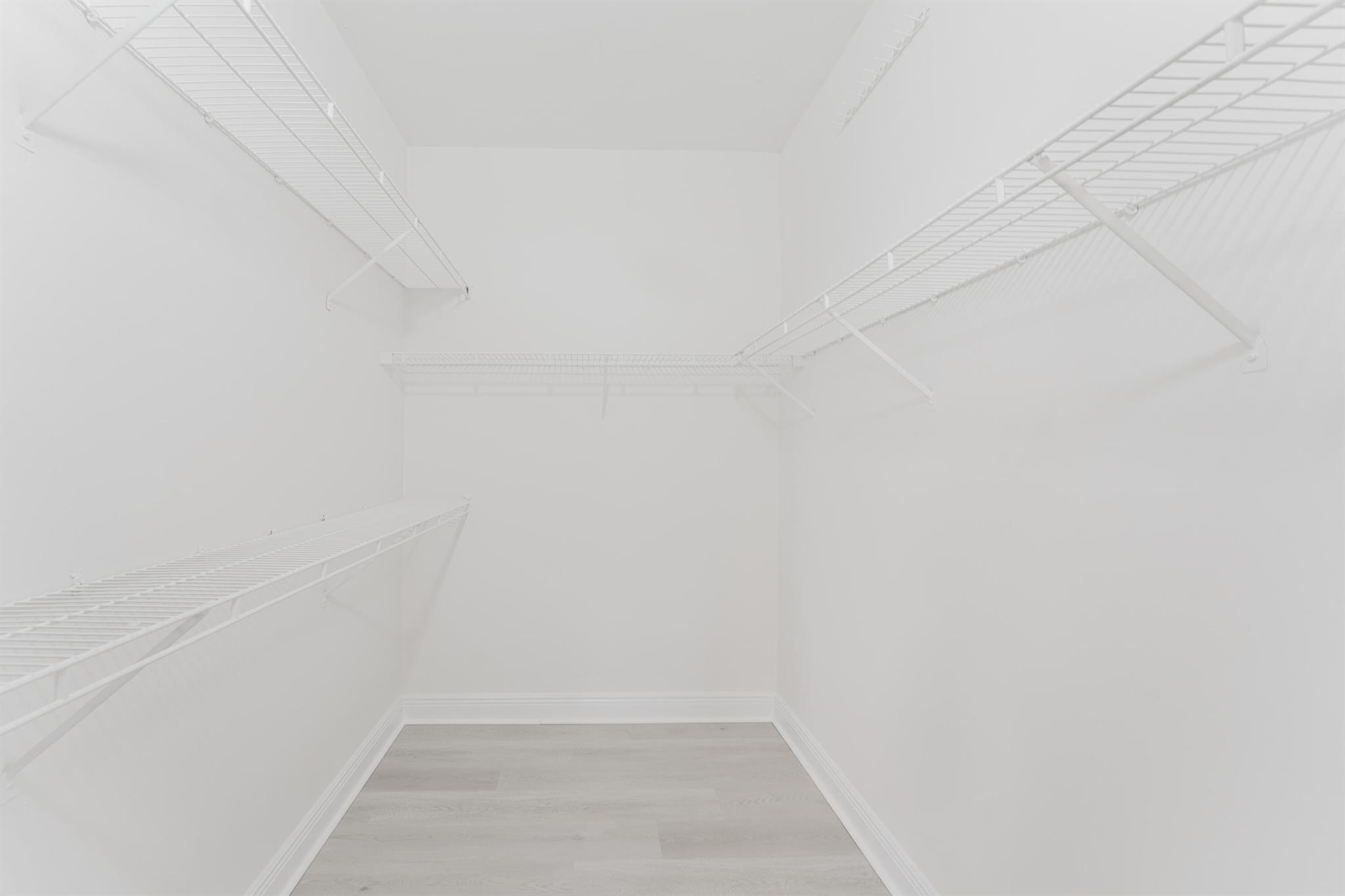 ESTADA OF LOS PASEOS - Residential Lease