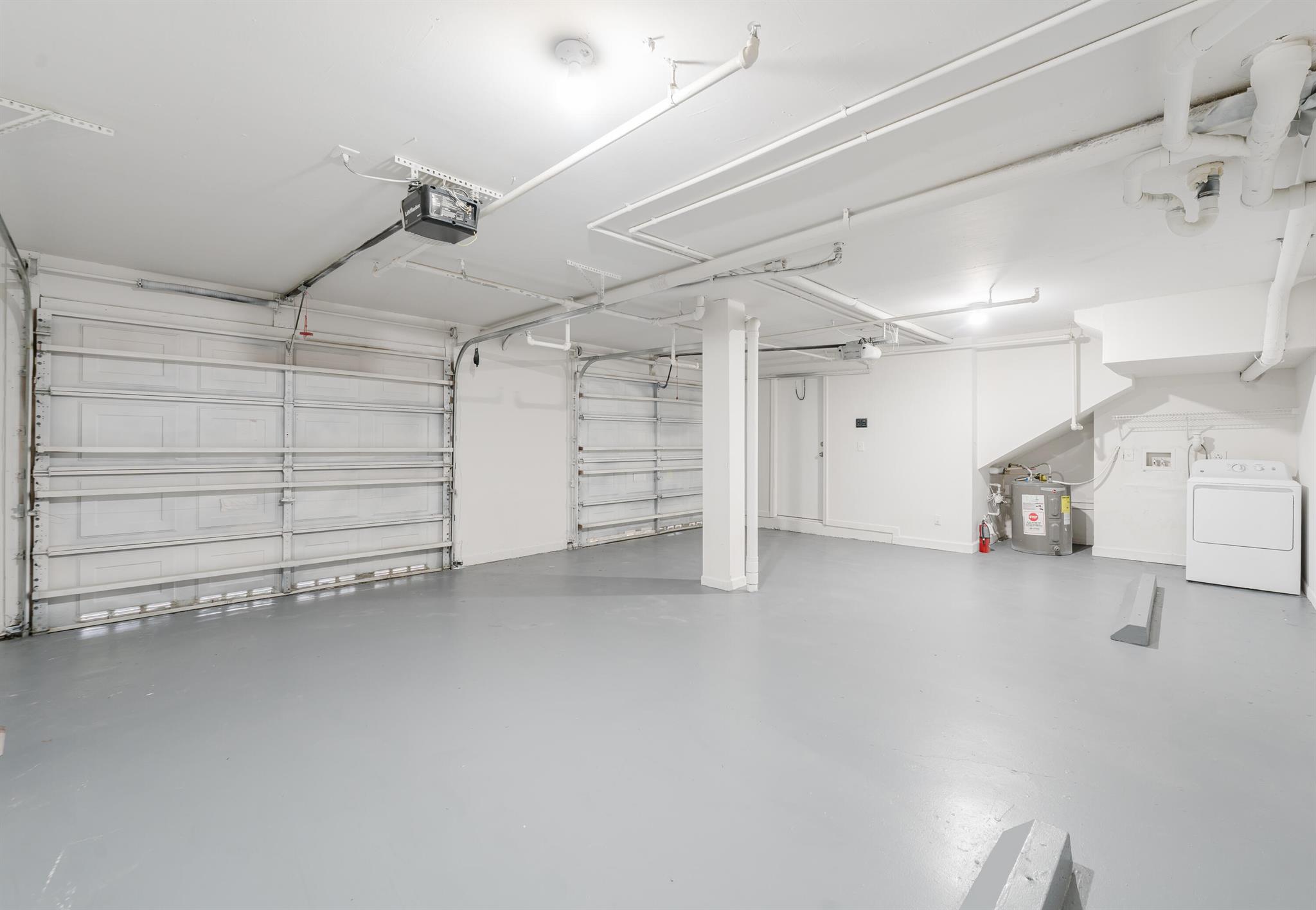 ESTADA OF LOS PASEOS - Residential Lease