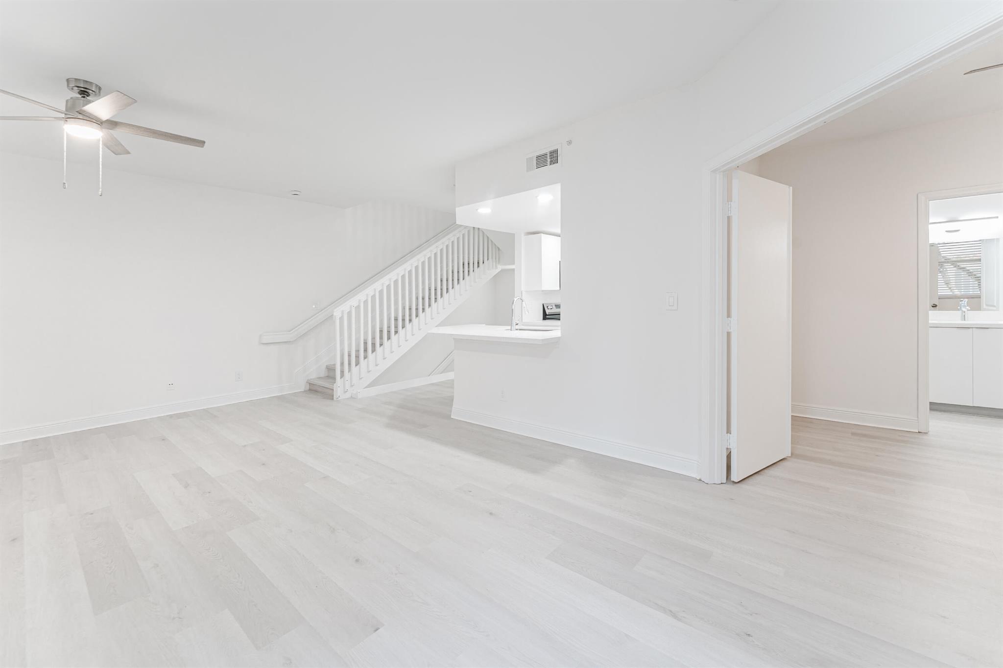 ESTADA OF LOS PASEOS - Residential Lease