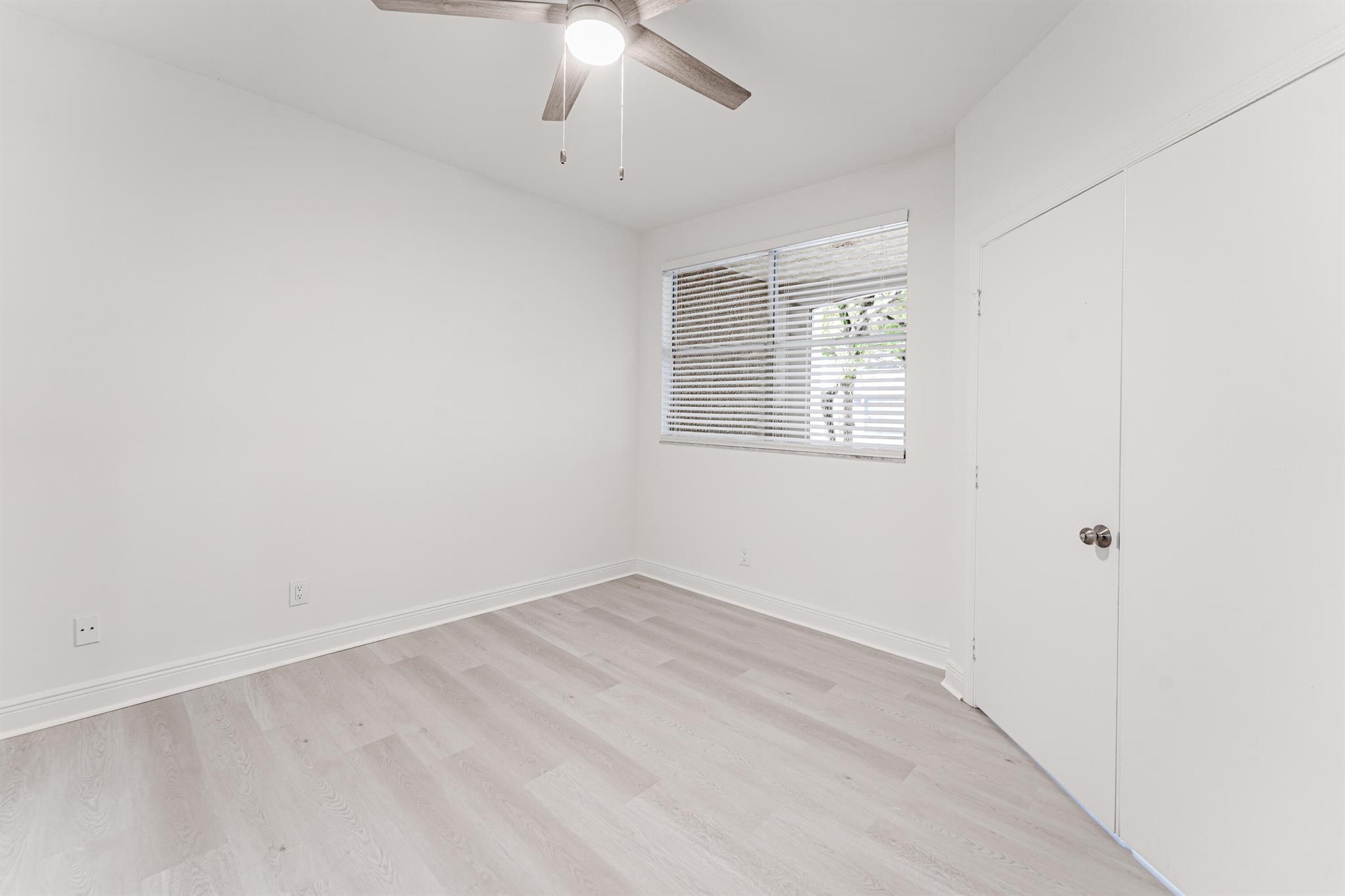 ESTADA OF LOS PASEOS - Residential Lease