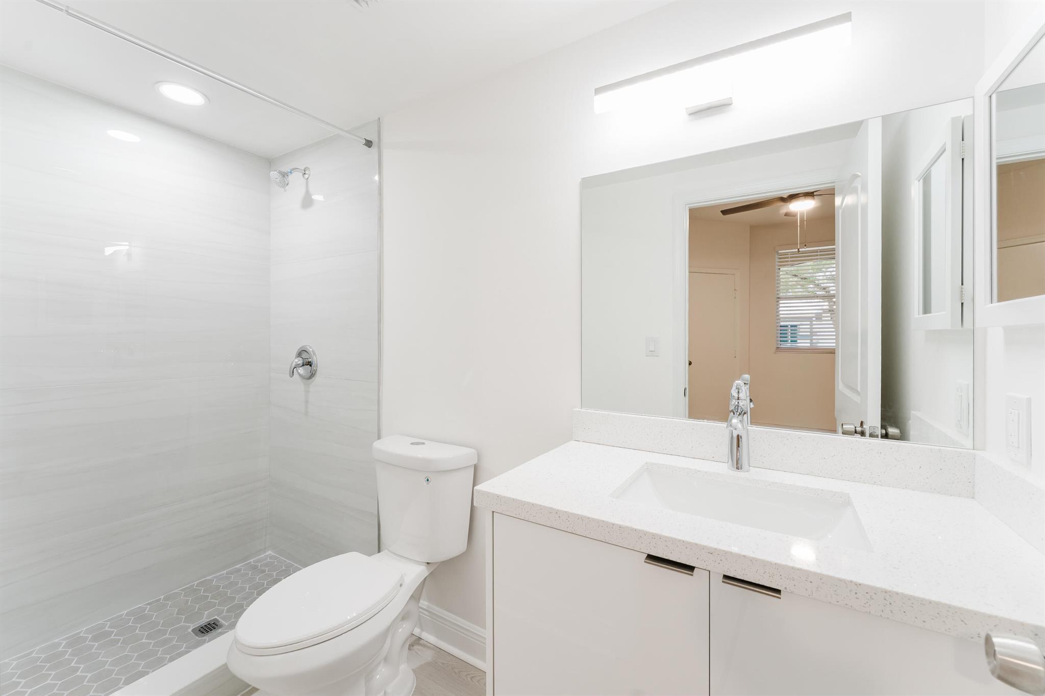 ESTADA OF LOS PASEOS - Residential Lease