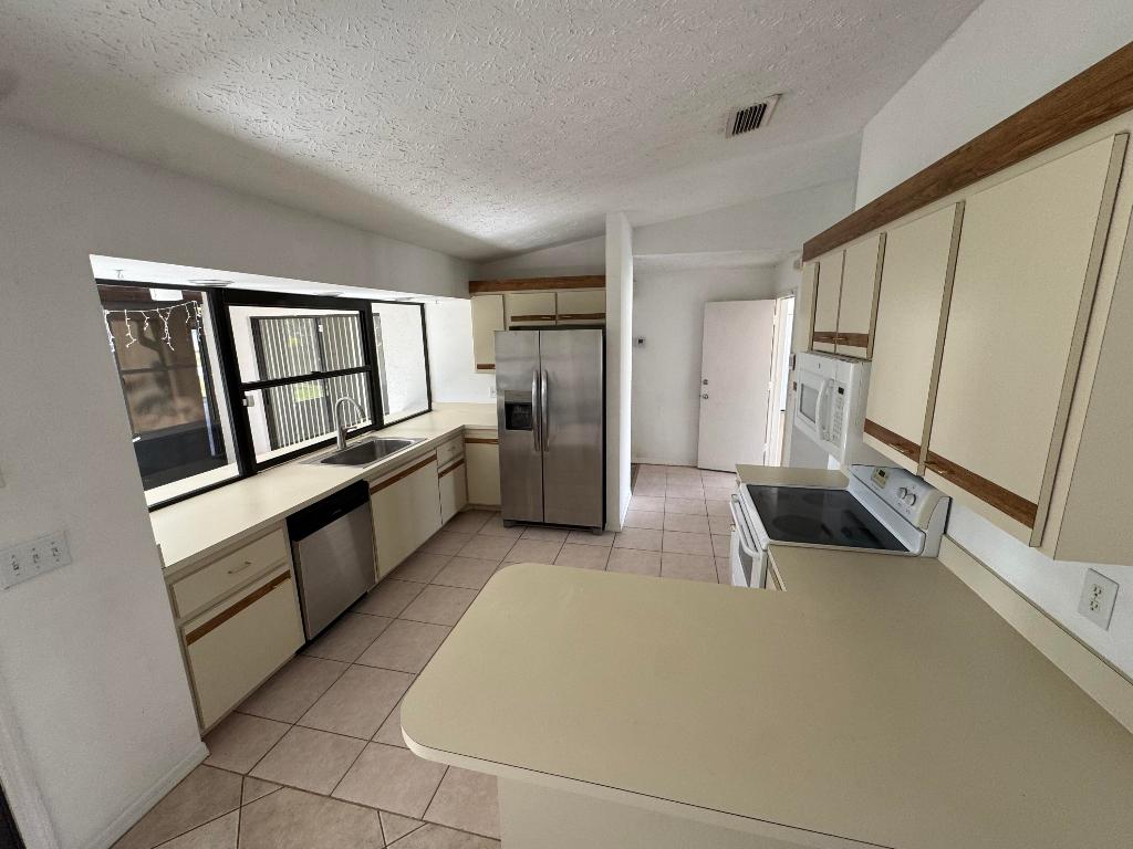 PORT ST LUCIE SECTION 30 - Residential Lease