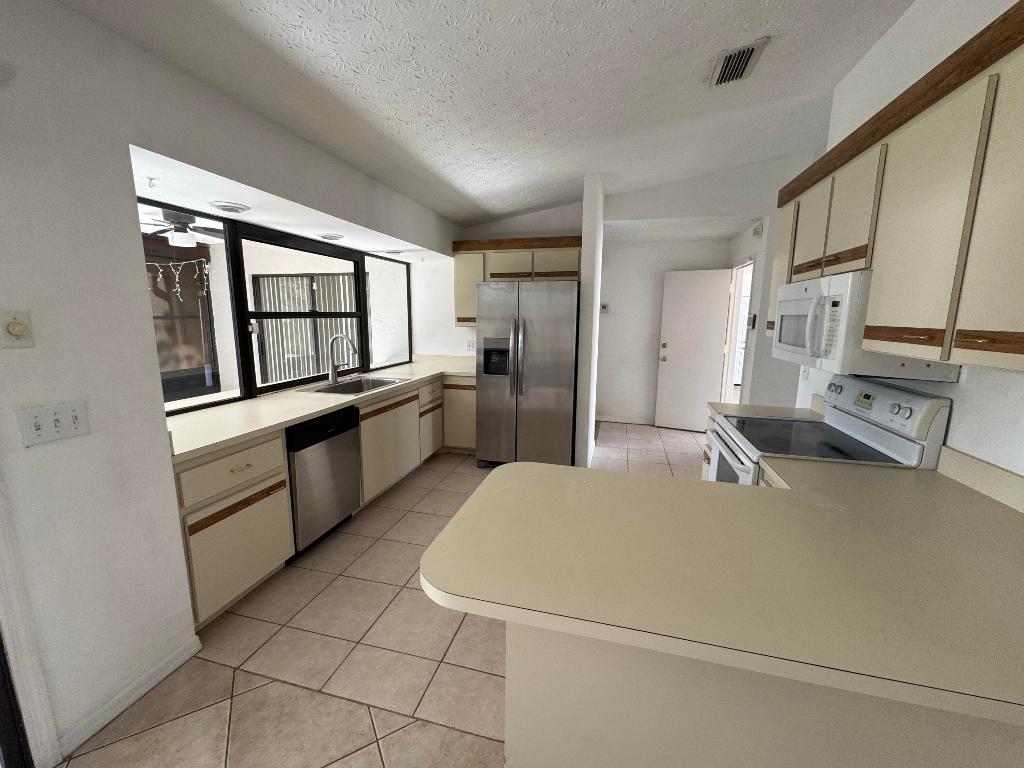 PORT ST LUCIE SECTION 30 - Residential Lease