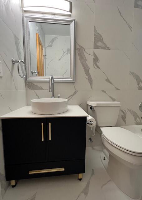 HOLIDAY BY THE SEA - Residential Lease