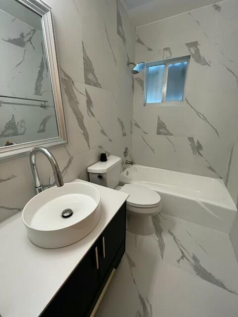 HOLIDAY BY THE SEA - Residential Lease