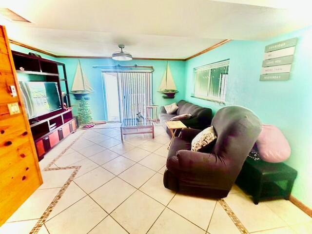 HOLIDAY BY THE SEA - Residential Lease