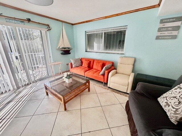 HOLIDAY BY THE SEA - Residential Lease