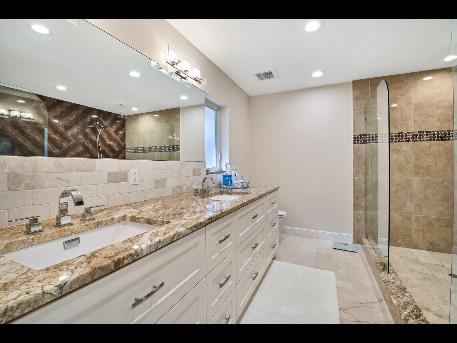 TOMKUS - Residential Lease