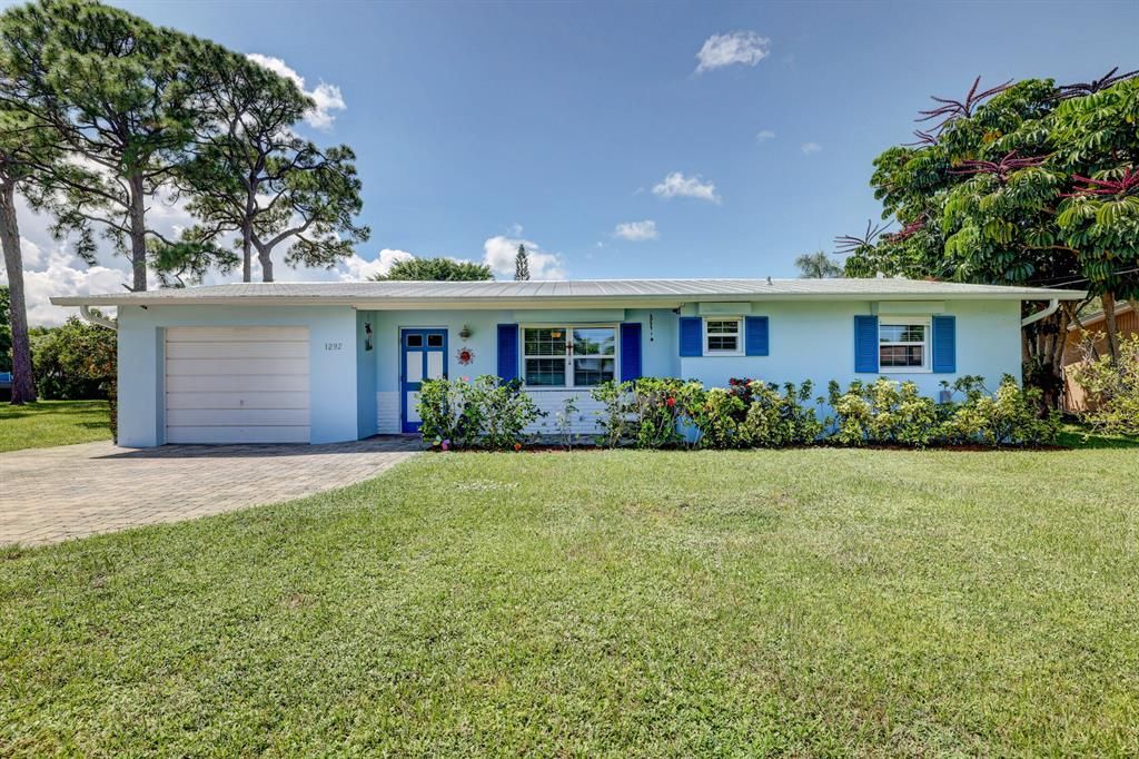Photo of 1292 E Madison Avenue, Stuart, FL 34996 (MLS # R10748116)