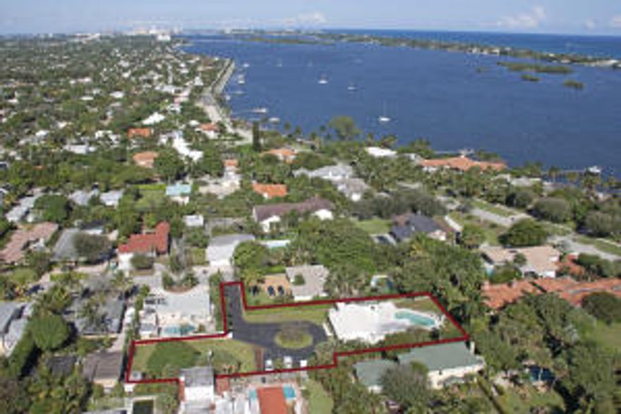 Unique opportunity to build your dream home on this estate size 26,000 sq ft lot in SoSo! This one of a kind Southend property is nested into the very end of a cul-de-sac and has it's own private road leading in. Included in sale is PCN 74-43-44-10-28-008-0040. First time on the market in over 50 years.