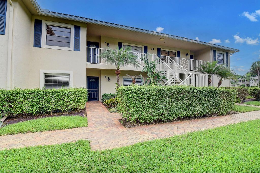 Photo of 24 Stratford Drive #E, Boynton Beach, FL 33436 (MLS # R10929229)