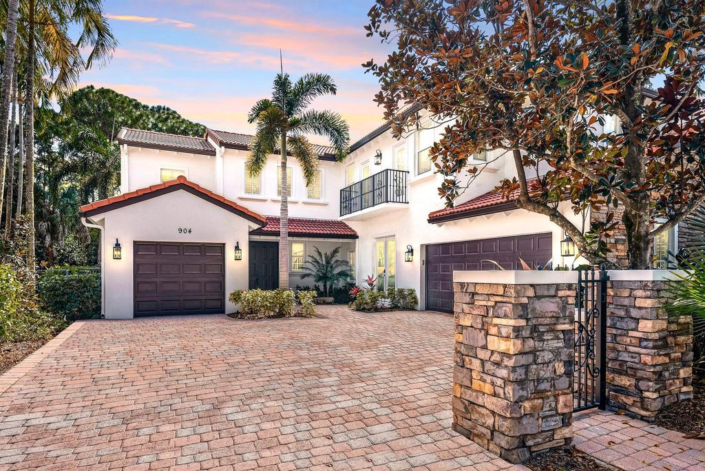 Photo of 904 Mill Creek Drive, Palm Beach Gardens, FL 33410 (MLS # R10964245)