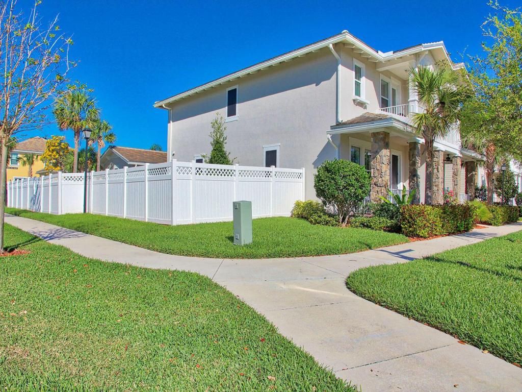 Photo of 2758 Avalon Way, Jupiter, FL 33458 (MLS # R10954611)
