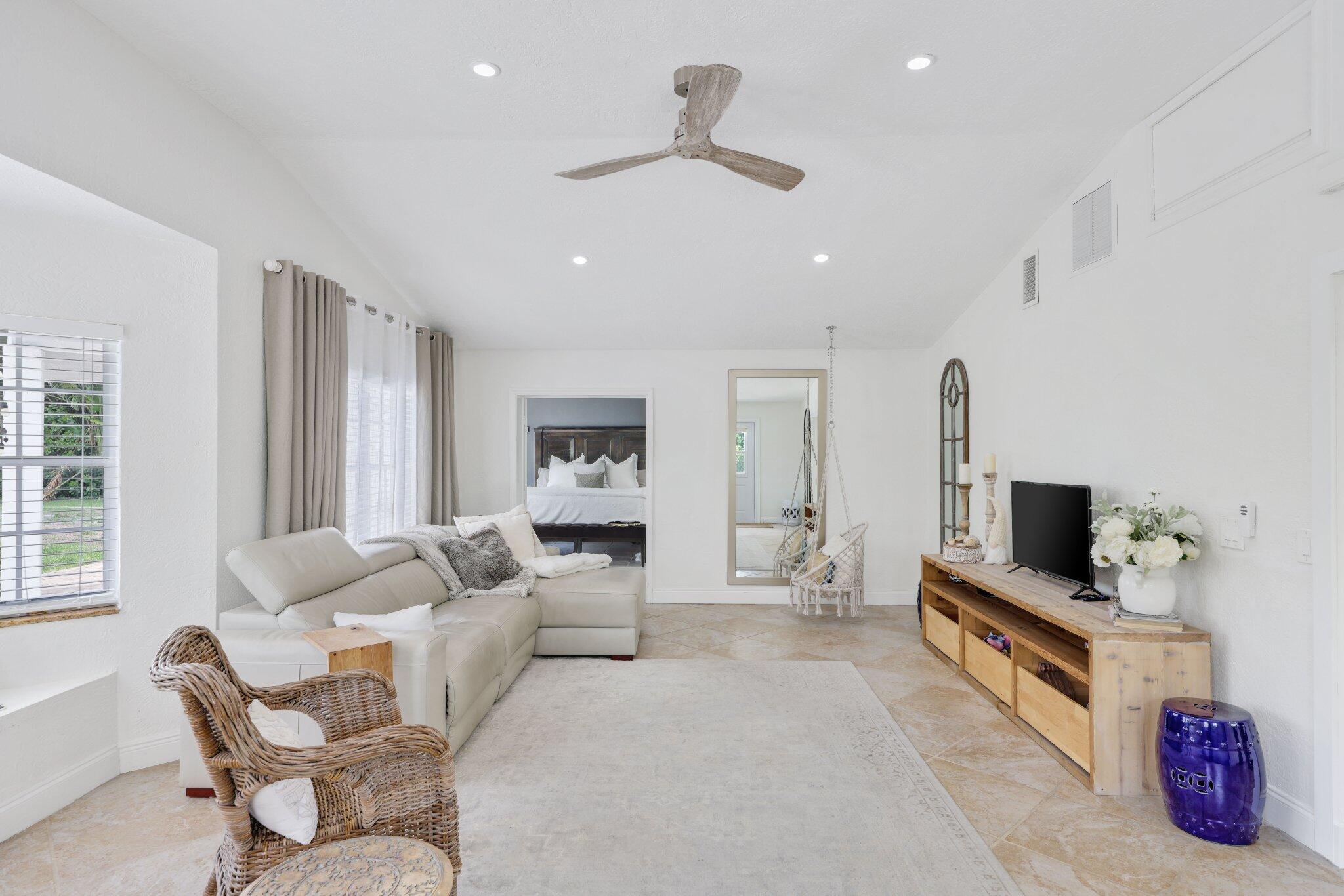 PALM BEACH FARMS CO 3 - Residential