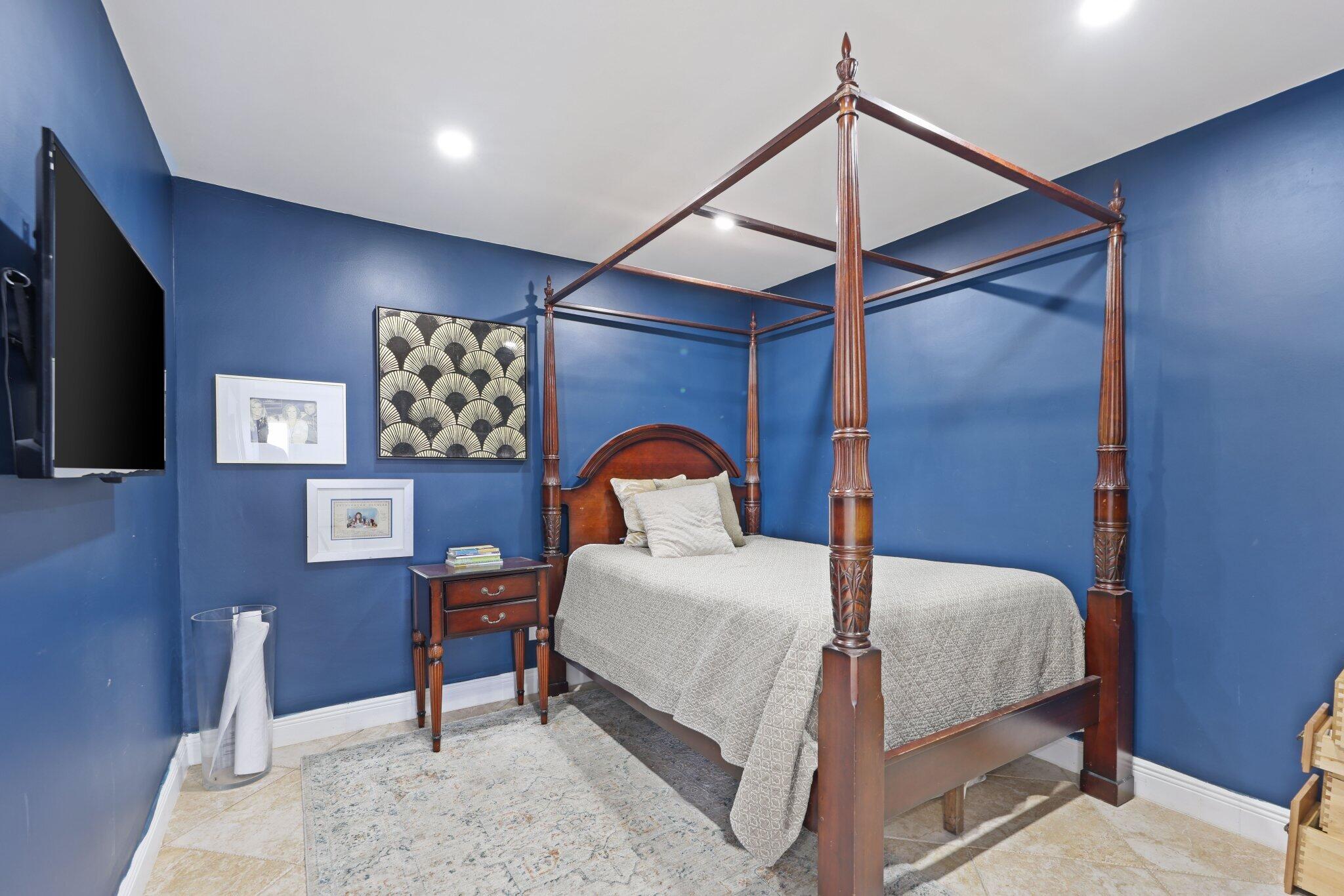 PALM BEACH FARMS CO 3 - Residential