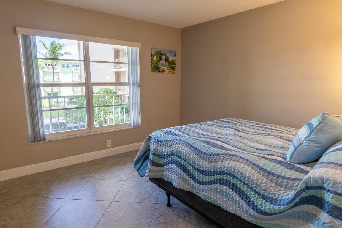 LANDMARK AT HILLSBORO CONDO - Residential