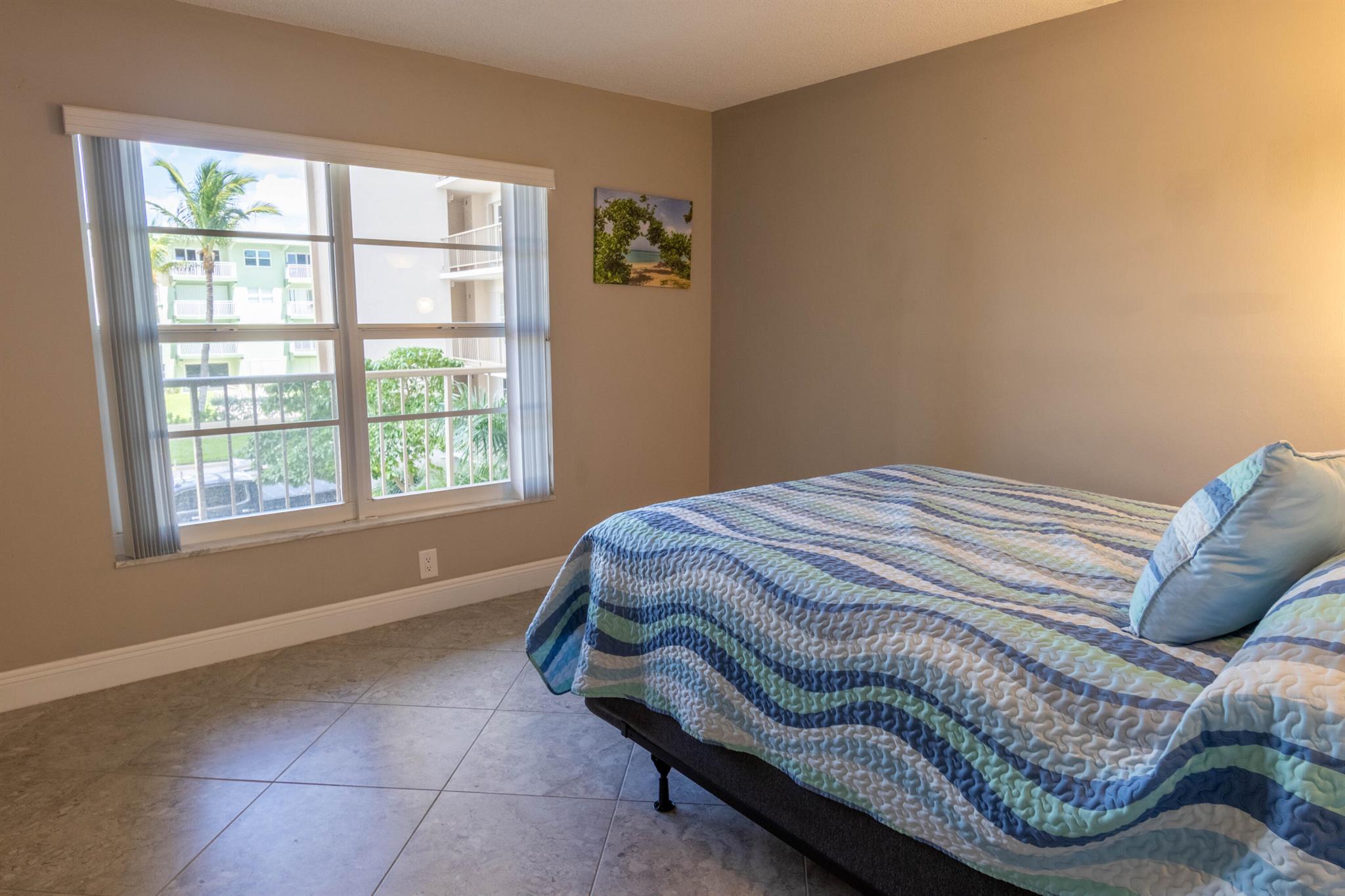 LANDMARK AT HILLSBORO CON - Residential