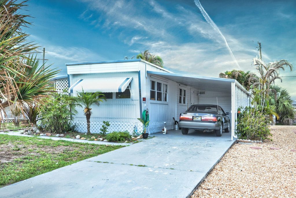 Photo of 8400 SE Eagle Avenue, Hobe Sound, FL 33455 (MLS # B26032462)