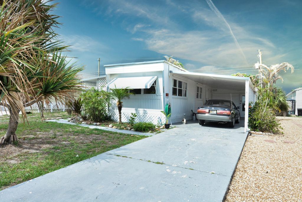 Photo of 8400 SE Eagle Avenue, Hobe Sound, FL 33455 (MLS # B26032462)