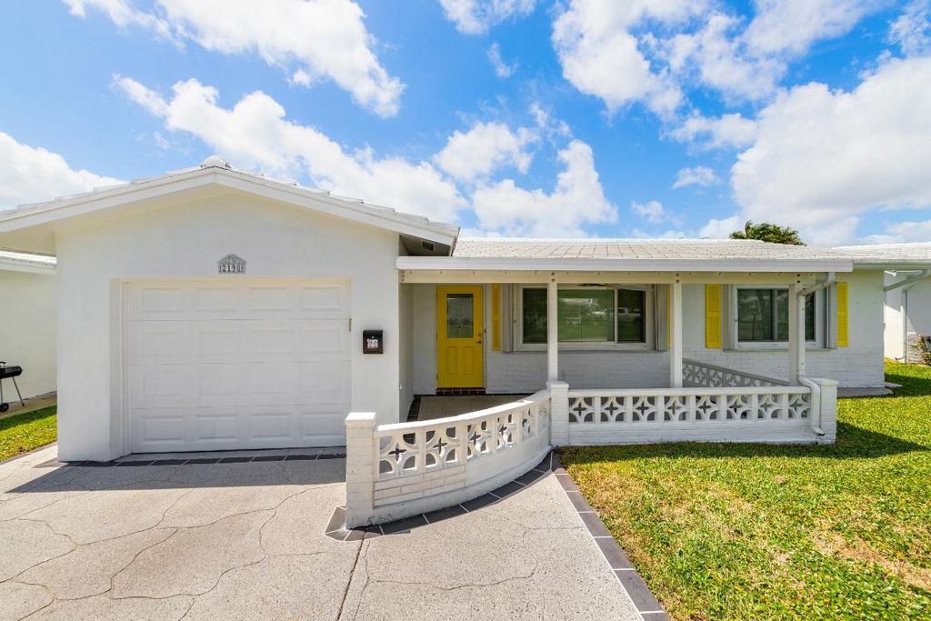 Photo of 2198 SW 12th Avenue, Boynton Beach, FL 33426 (MLS # R11077040)