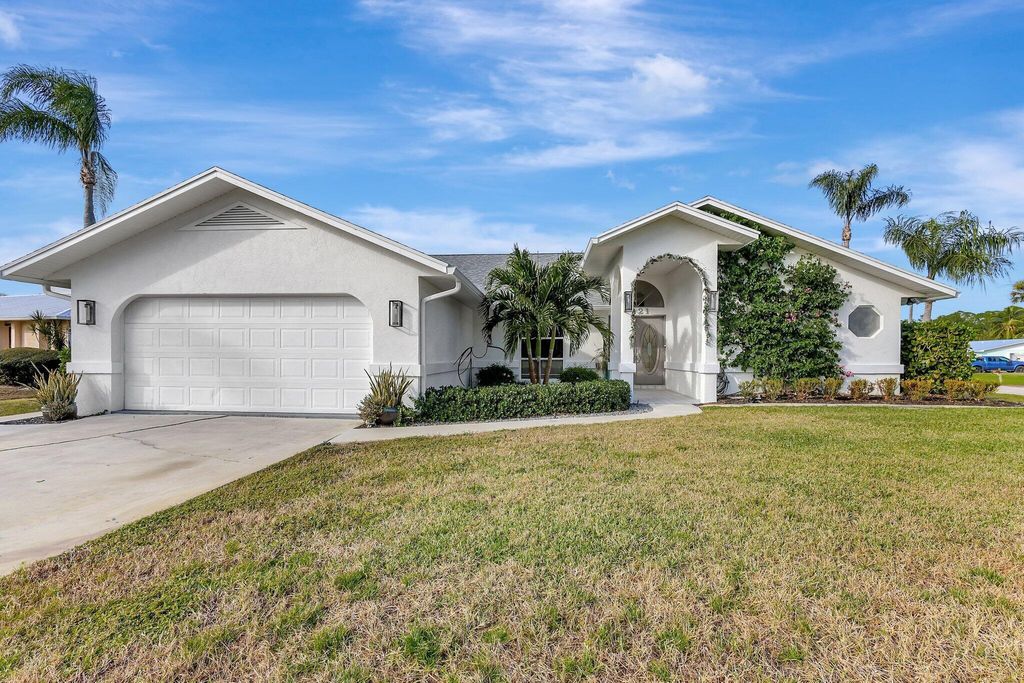 Photo of 1021 SE Walters Terrace, Port Saint Lucie, FL 34983 (MLS # R11043111)