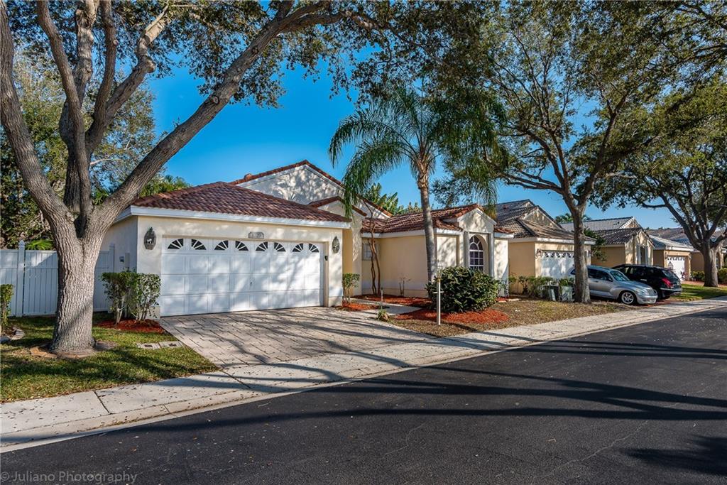 SIENA OAKS - Residential