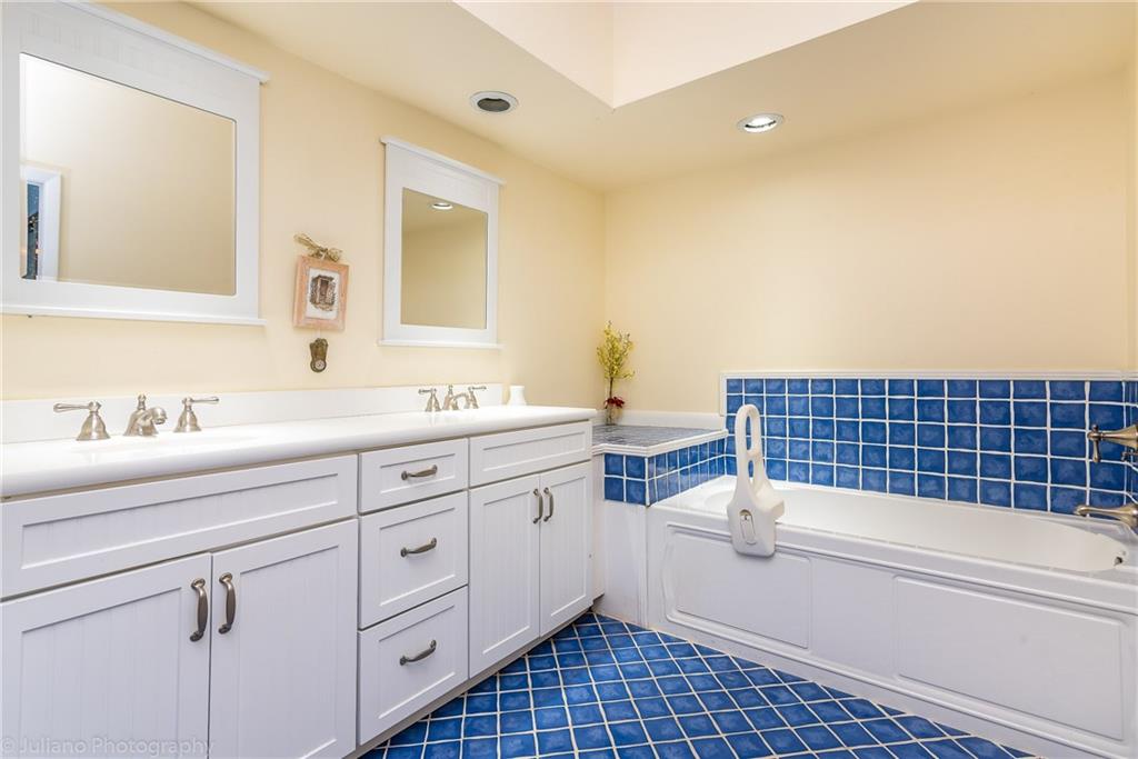 SIENA OAKS - Residential