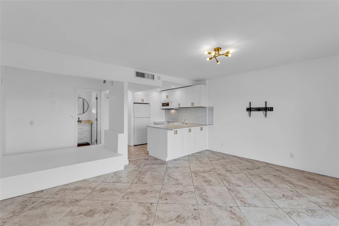 Lauderdale Tower - Residential