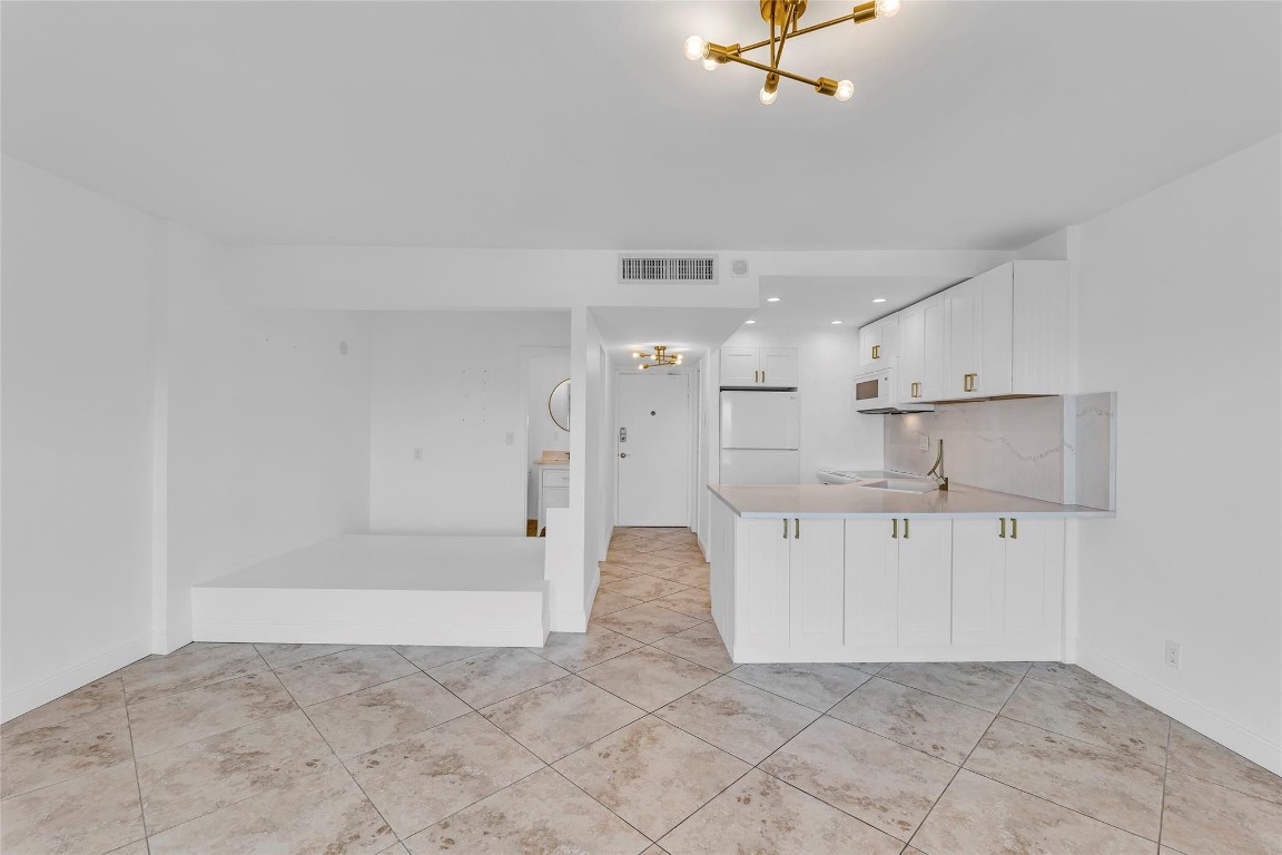 Lauderdale Tower - Residential