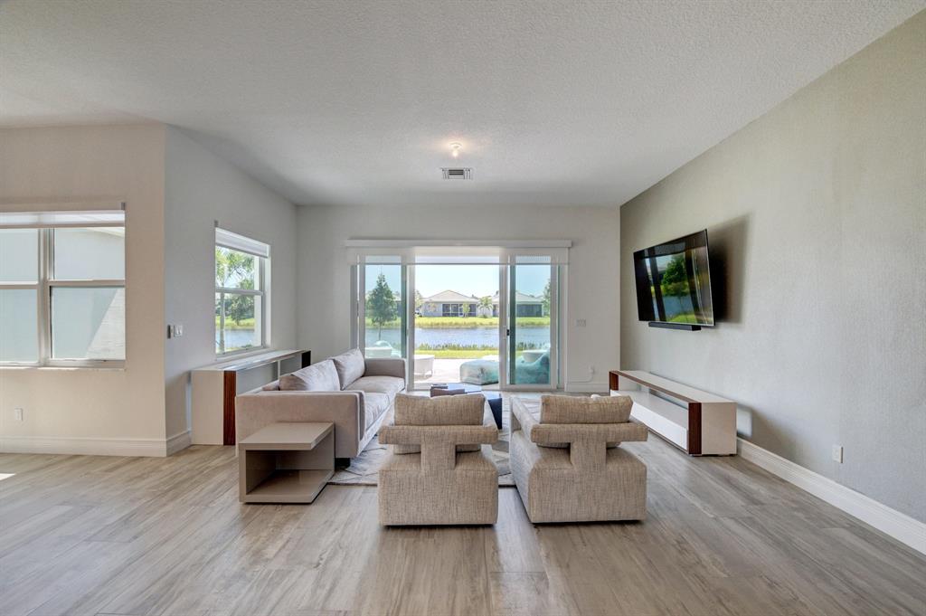 Valencia Bay - Residential