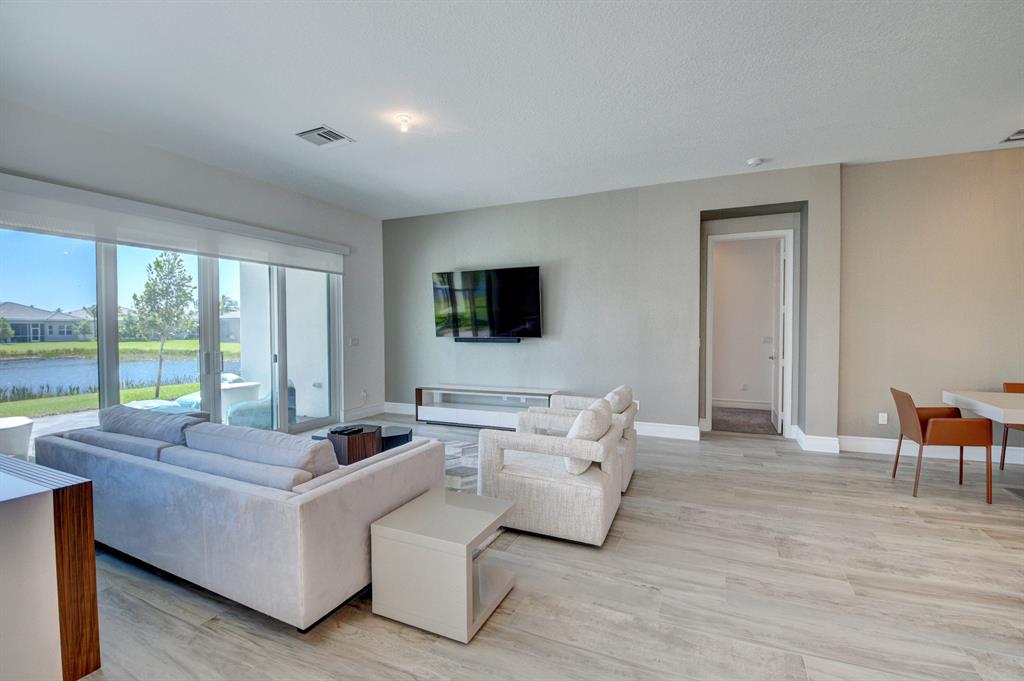 Valencia Bay - Residential