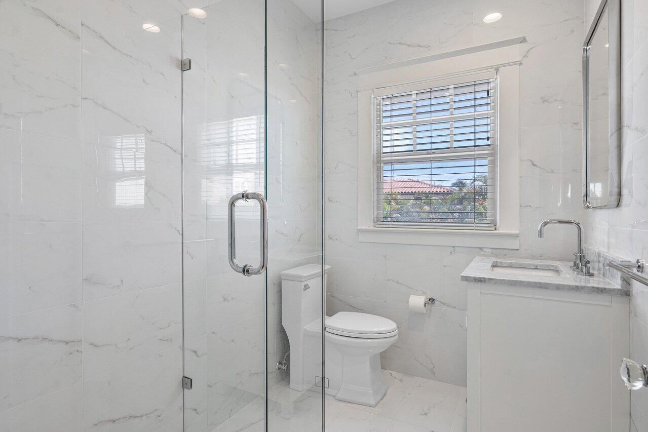 ROYAL PARK - Residential Lease