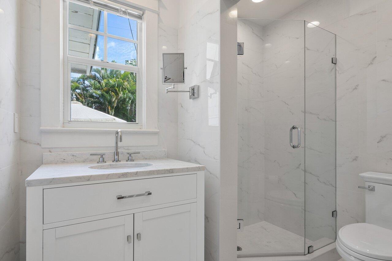 ROYAL PARK - Residential Lease