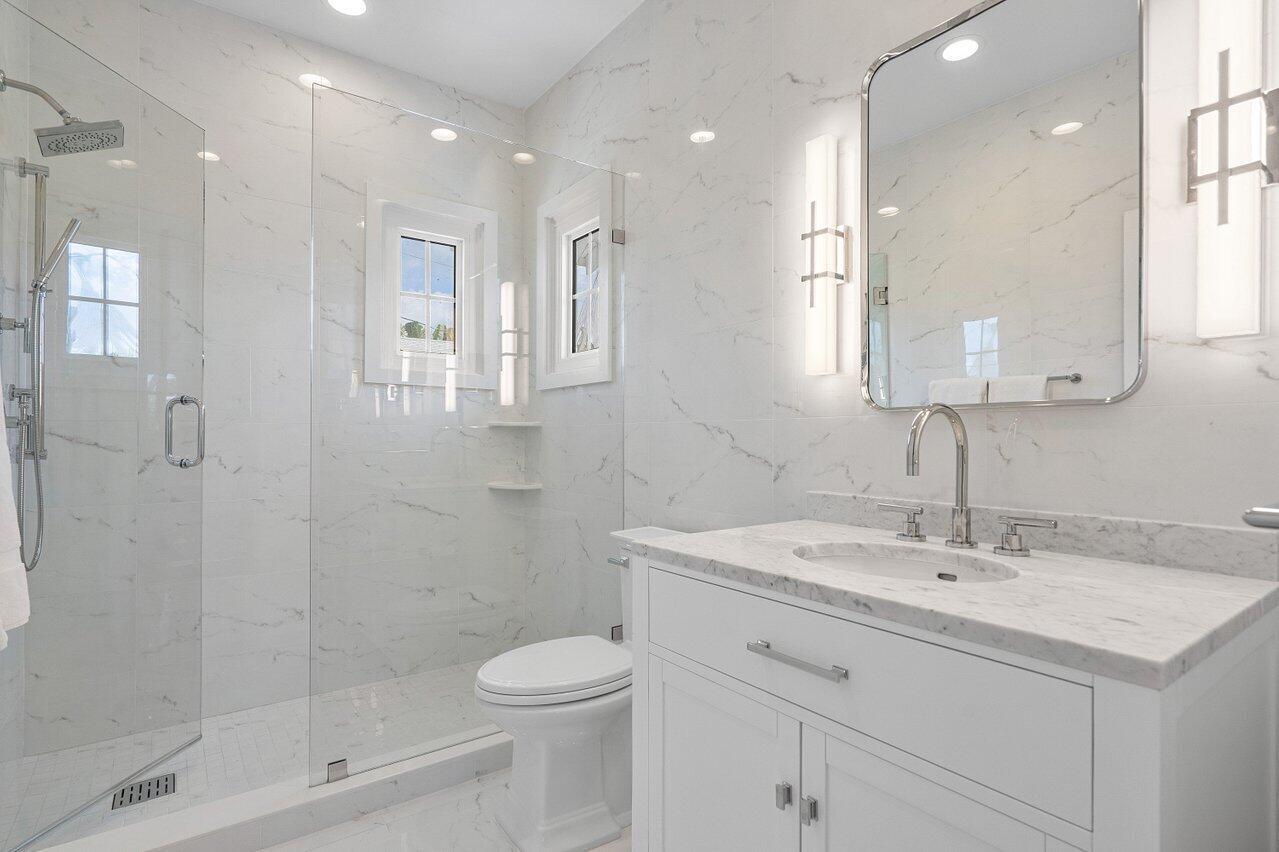 ROYAL PARK - Residential Lease