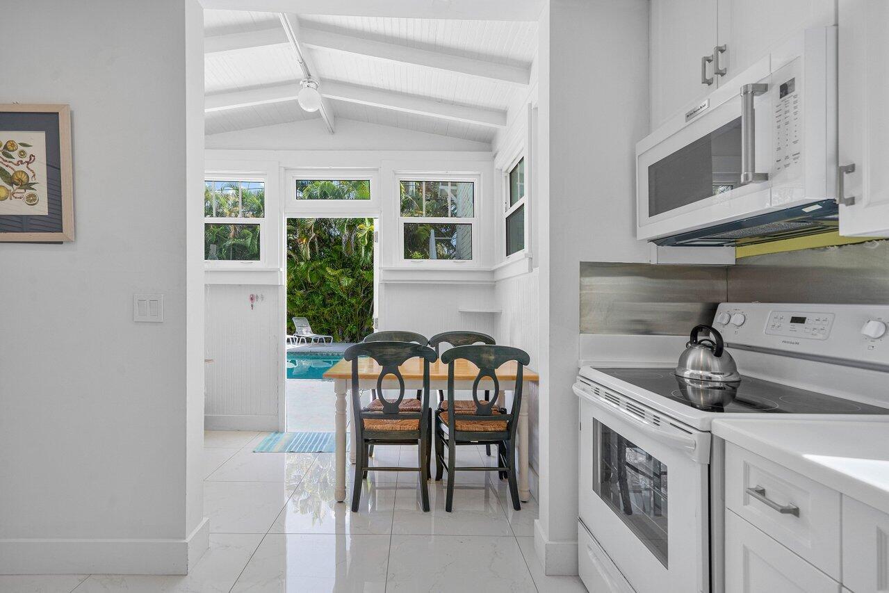 ROYAL PARK - Residential Lease