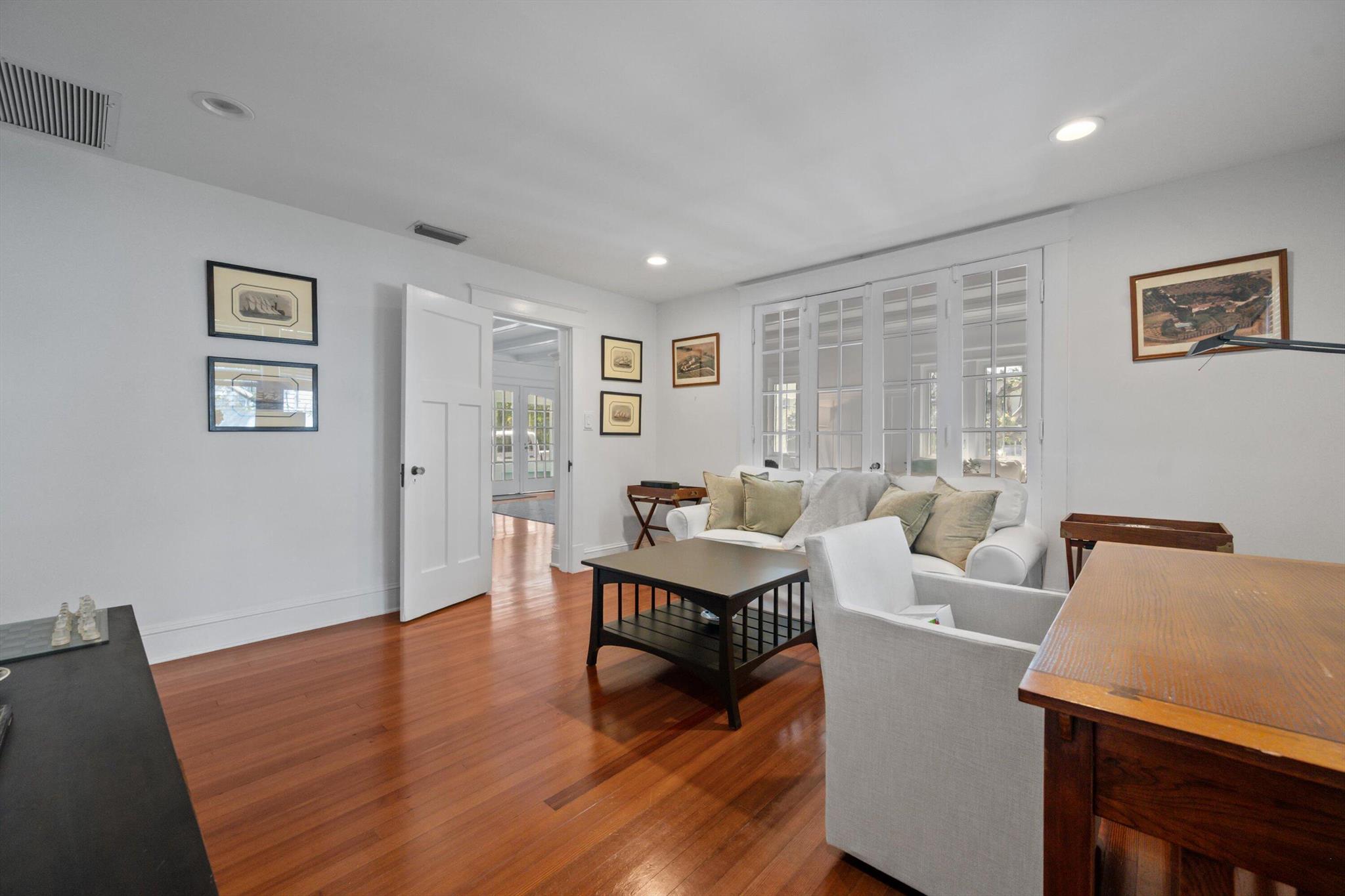 ROYAL PARK - Residential Lease