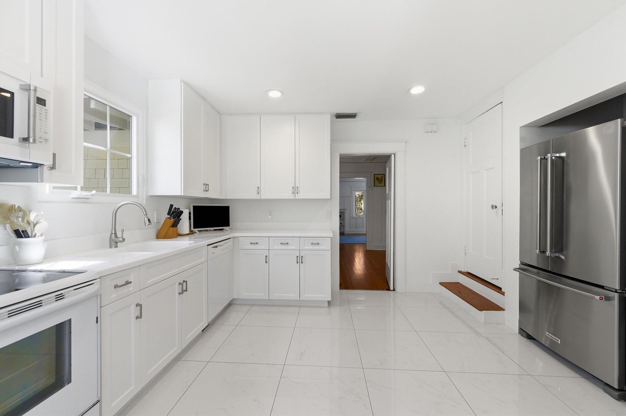 ROYAL PARK - Residential Lease