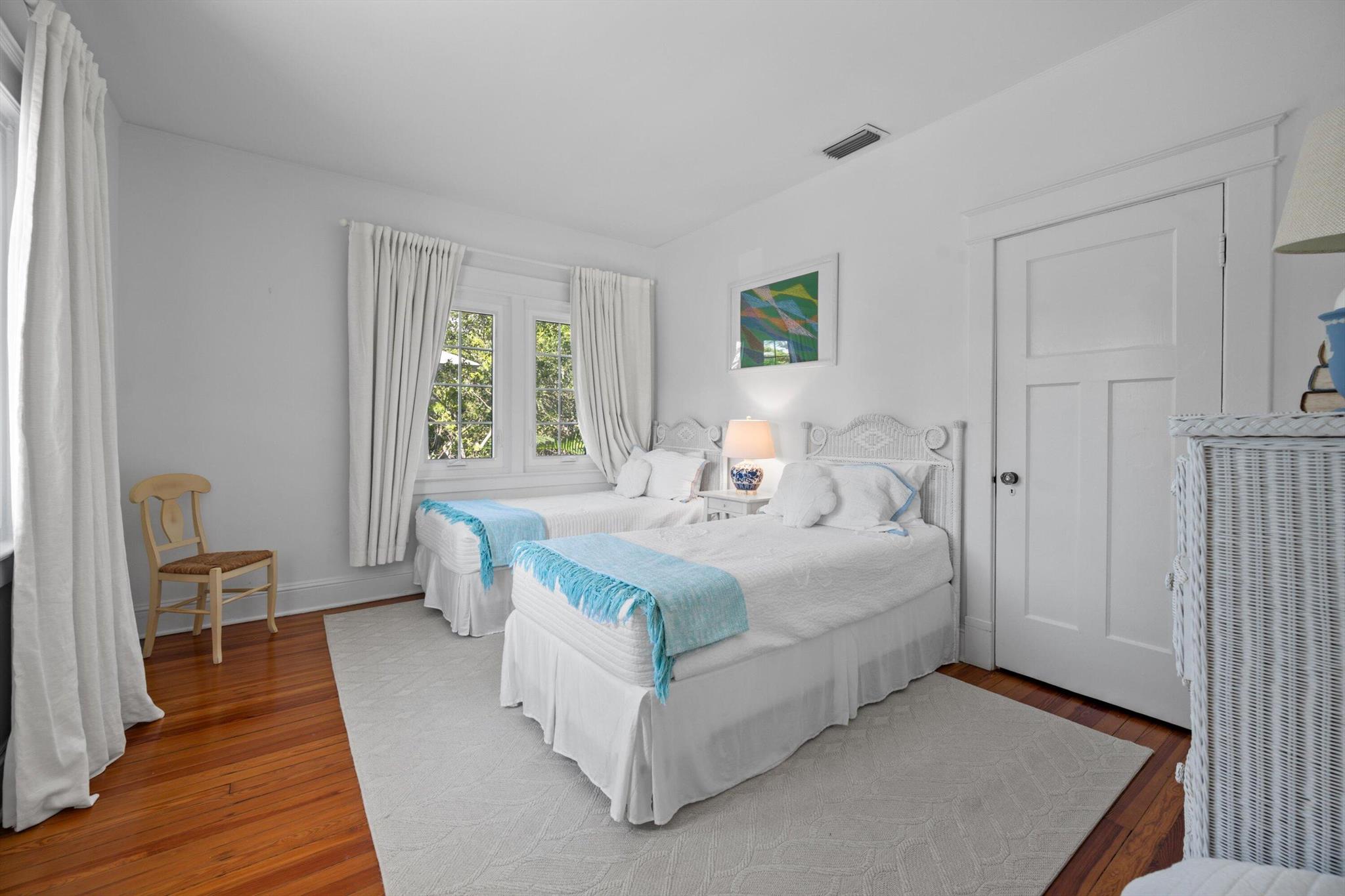 ROYAL PARK - Residential Lease