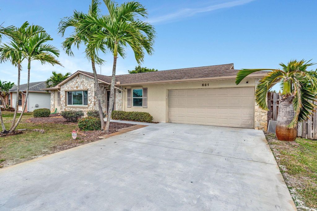 Photo of 661 SE Crescent Avenue, Port Saint Lucie, FL 34984 (MLS # R11069410)