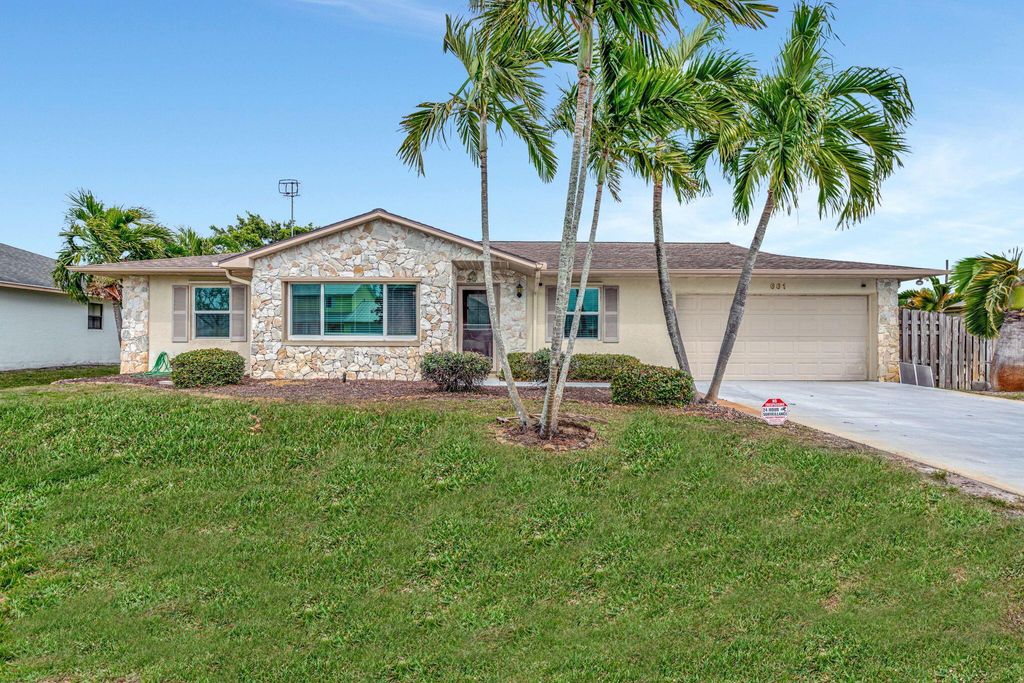 Photo of 661 SE Crescent Avenue, Port Saint Lucie, FL 34984 (MLS # R11069410)