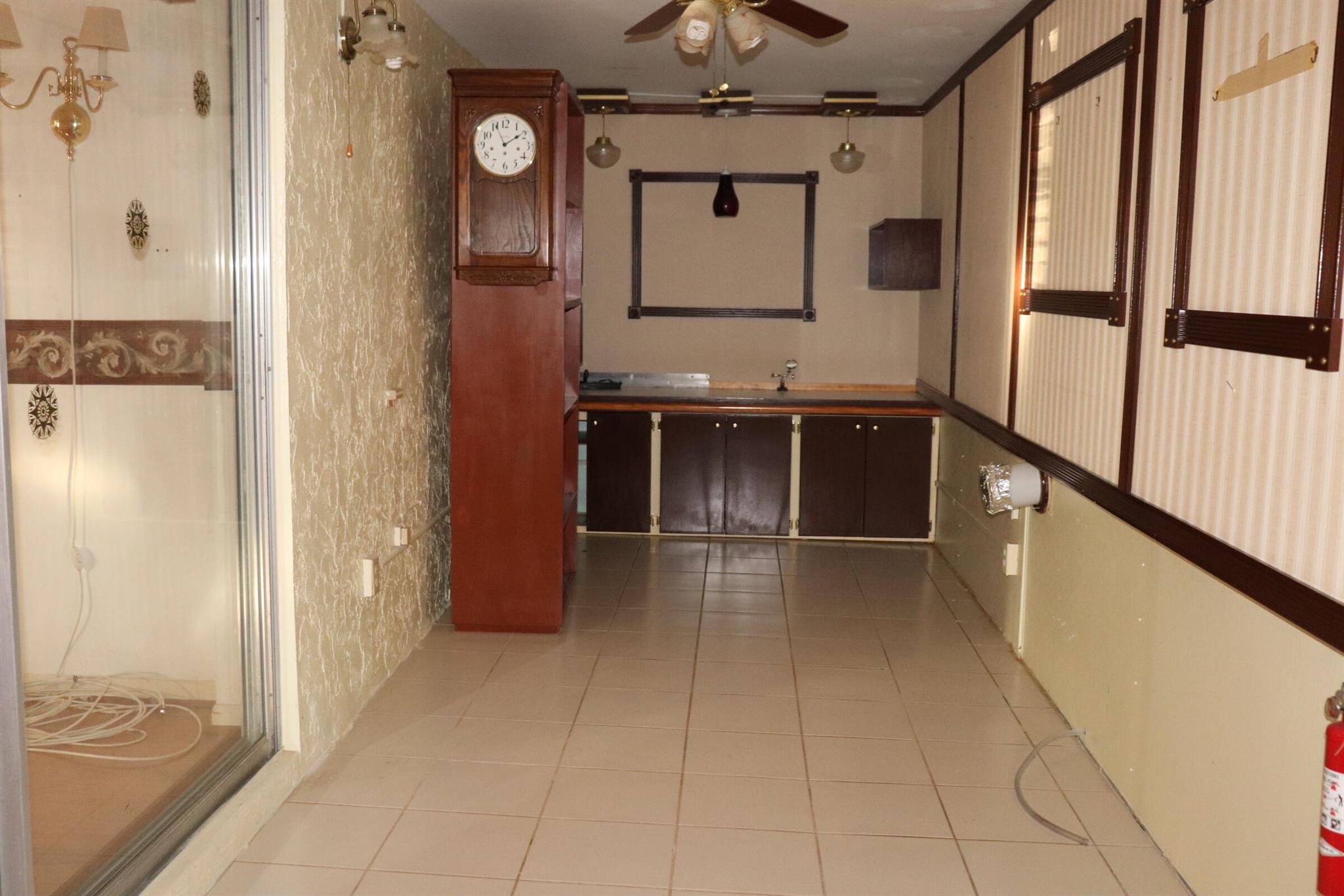 COUNTRY MANORS - Residential