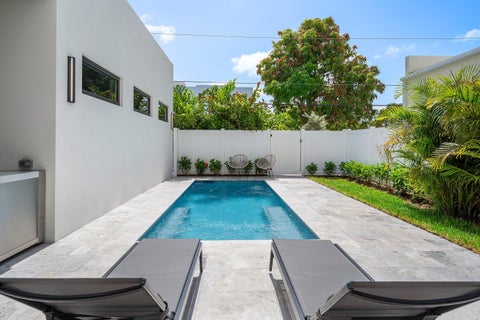 Tiny photo for 735 SE 4th Avenue, Delray Beach, FL 33483 (MLS # B26086991)