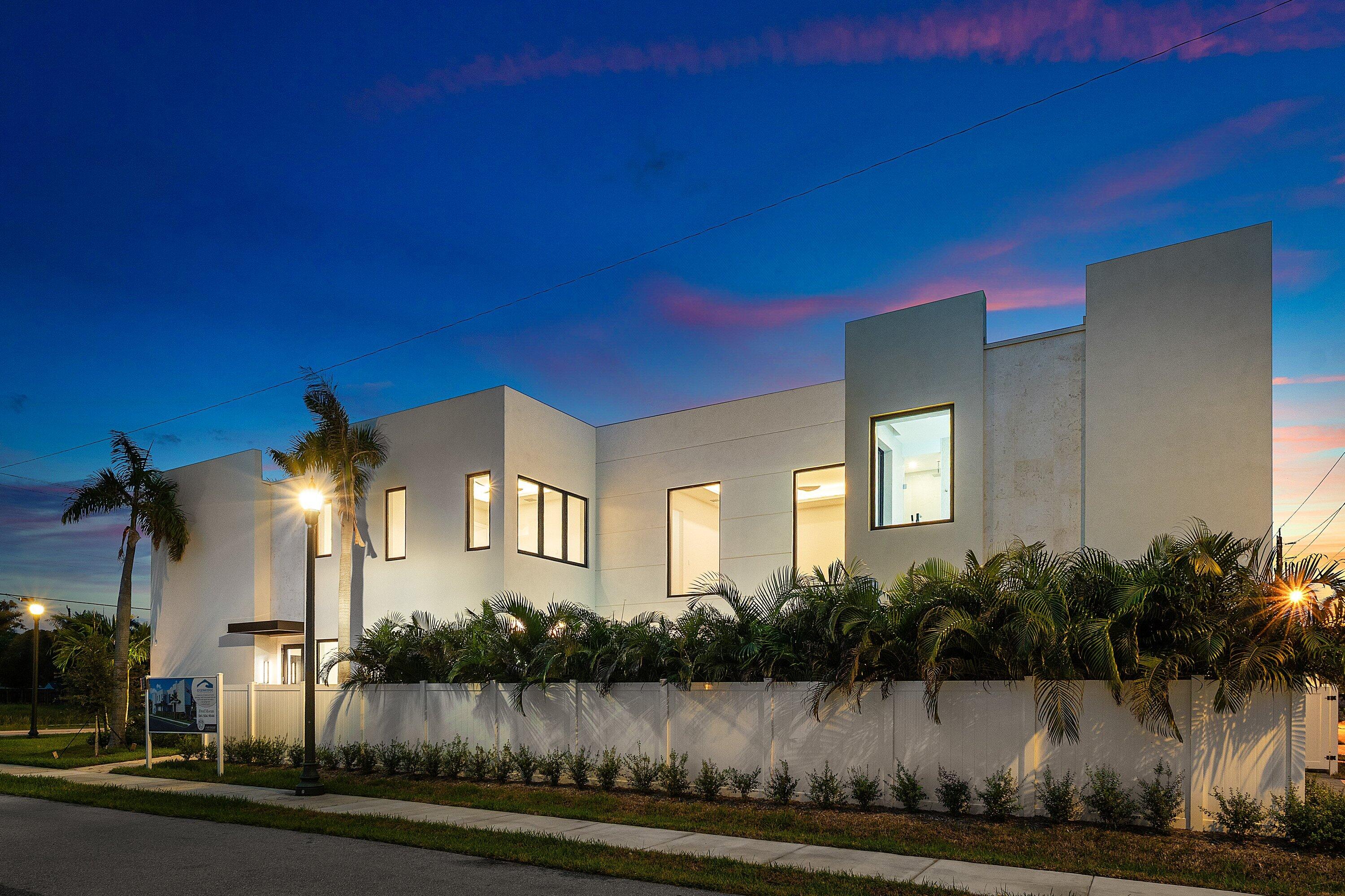 735 SE 4th Avenue