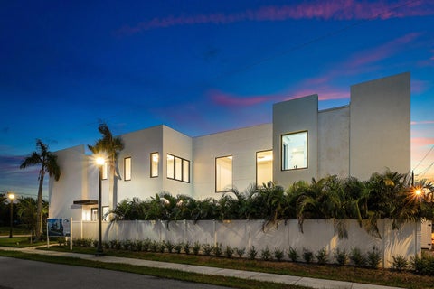 Tiny photo for 735 SE 4th Avenue, Delray Beach, FL 33483 (MLS # B26086991)
