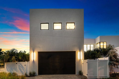 Tiny photo for 735 SE 4th Avenue, Delray Beach, FL 33483 (MLS # B26086991)