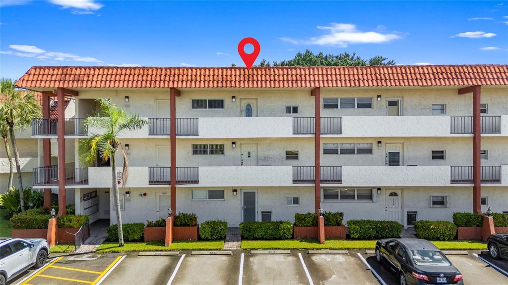 Photo of 8990 S Hollybrook Boulevard #Unit 305, Pembroke Pines, FL 33025 (MLS # B26021699)